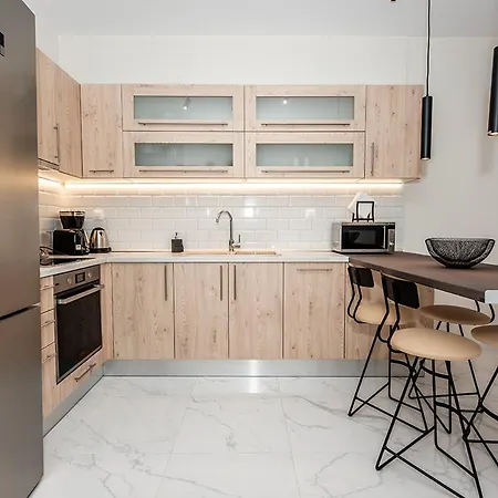 Luxury Apartment *